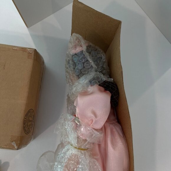 Vintage Avon Fine Christina Special memories Teatime Collectibles Doll Pink - Picture 3 of 15